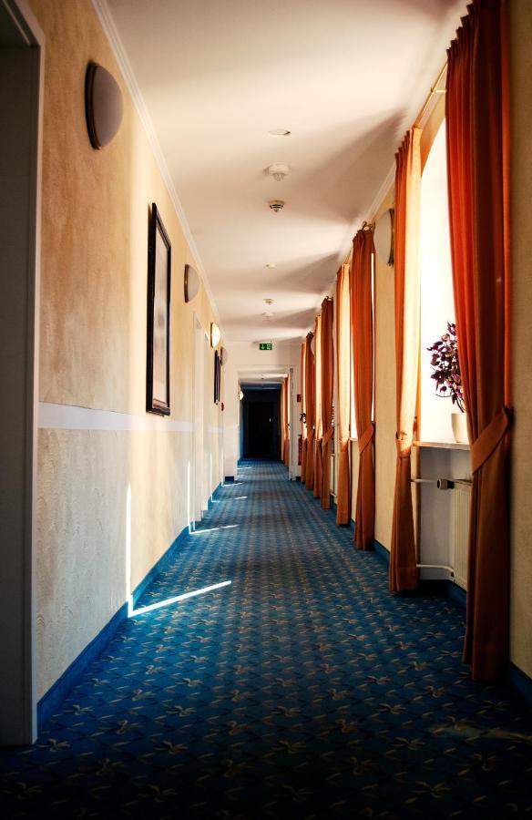 Hotel Am Bahnhof Weilburg Exteriör bild